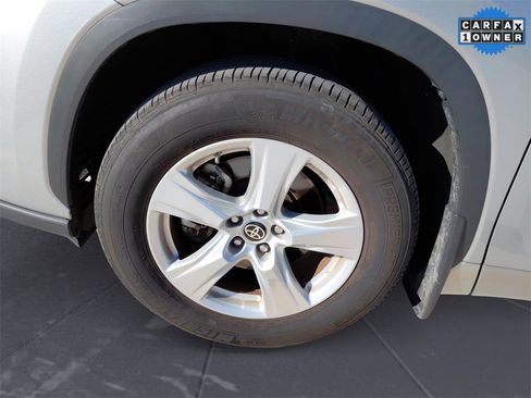 Used 2024 Toyota Highlander LE image 14