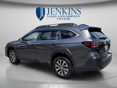 Used 2025 Subaru Outback Premium AWD/4WD image 5