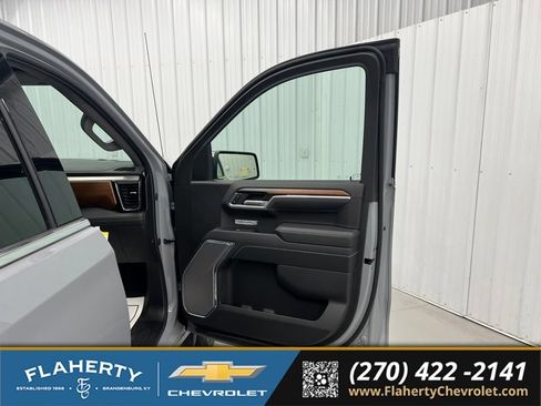Used 2025 GMC Sierra 1500 Denali AWD/4WD image 14