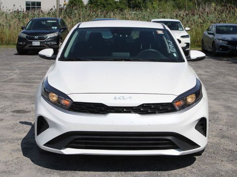Used 2023 Kia Forte LXS w/ LXS Technology Package FWD image 2