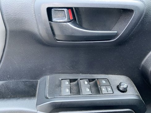 Used 2020 Toyota Tacoma SR AWD/4WD image 15