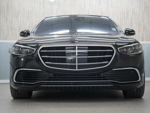 Used 2022 Mercedes-Benz S 580 4MATIC Sedan image 3