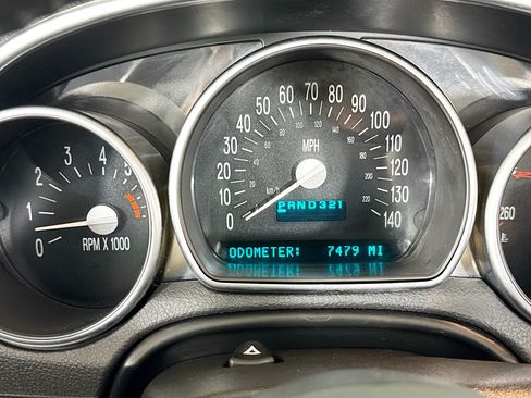 Used 2004 Chevrolet SSR RWD image 36