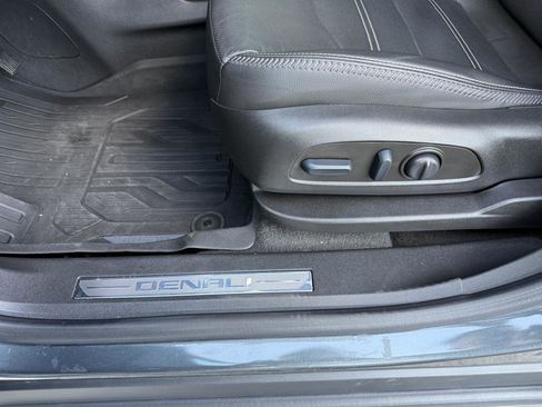 Used 2022 GMC Terrain Denali w/ Denali Premium Package image 12