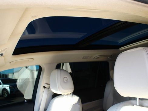 Used 2023 Mercedes-Benz GLS 450 GLS 450 w/ AMG Line Exterior image 3