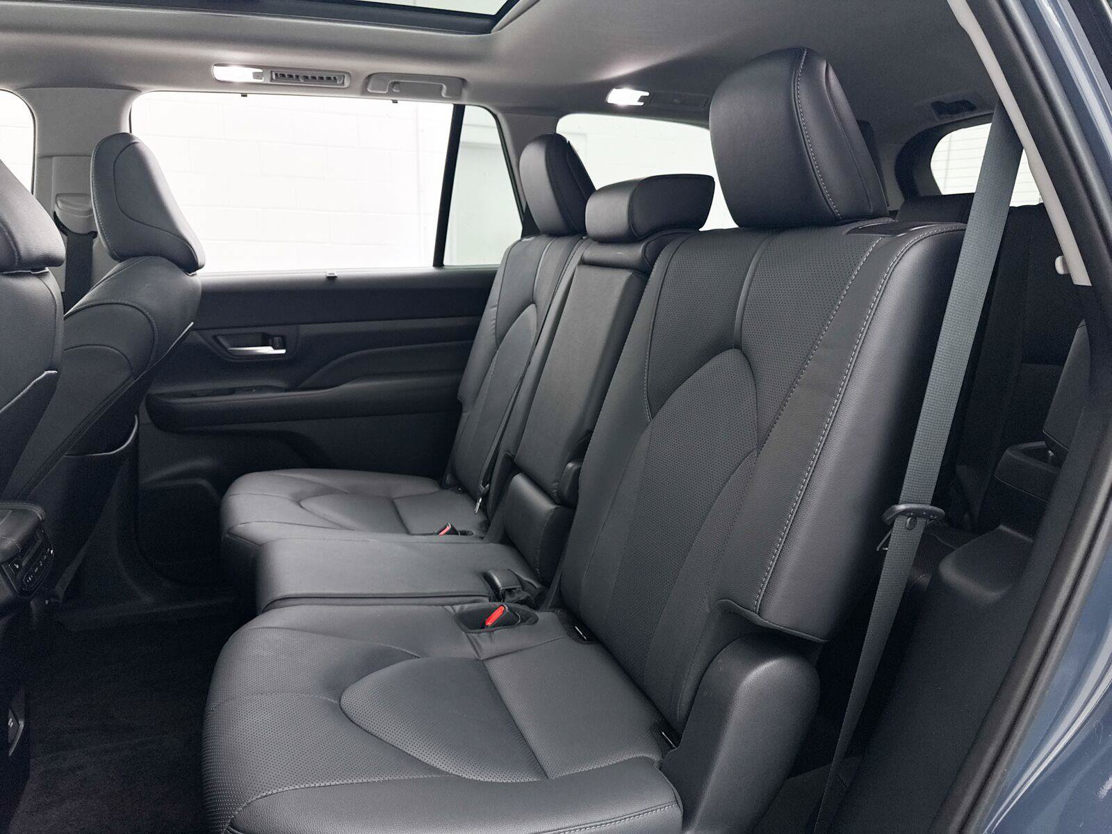 Used 2025 Toyota Grand Highlander FWD image 31