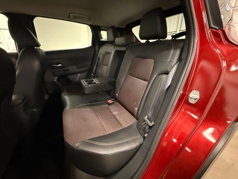 Used 2025 Nissan Kicks SR FWD image 21