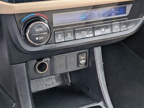 Used 2015 Toyota Corolla LE image 20
