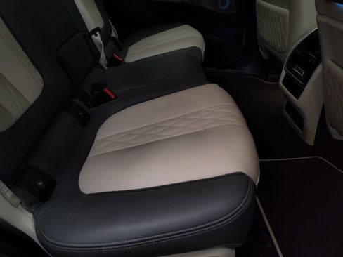 Used 2023 BMW X7 M60i w/ Executive Package image 13