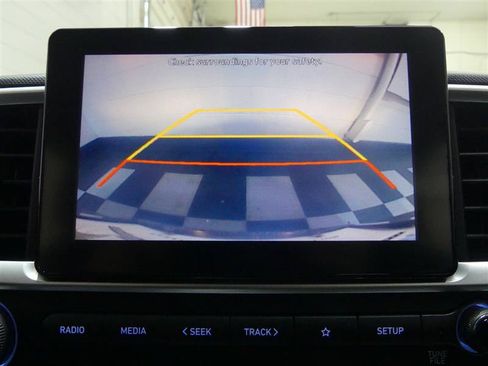 Used 2022 Hyundai Venue SEL FWD image 13