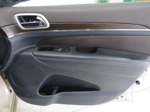 Used 2014 Jeep Grand Cherokee Overland w/ Trailer Tow Group IV image 28