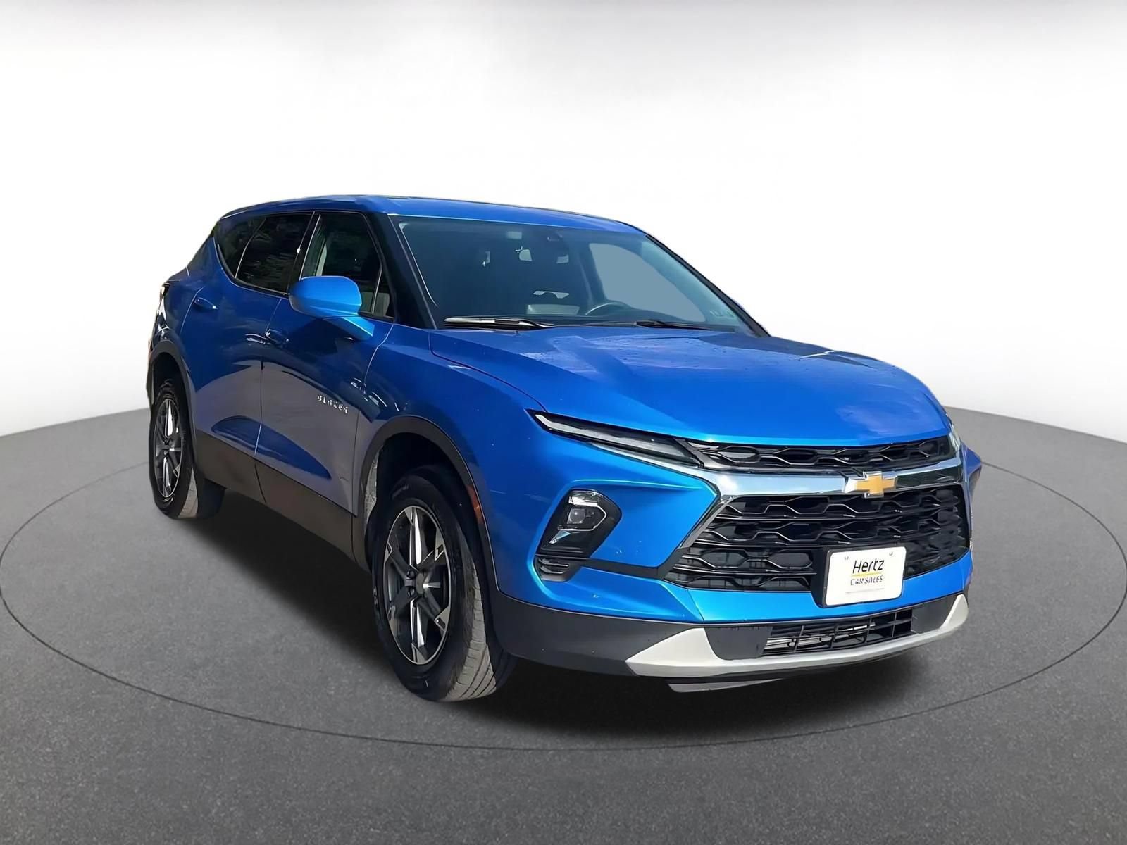 Used 2025 Chevrolet Blazer LT FWD image 3