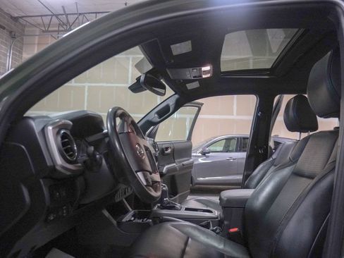 Used 2021 Toyota Tacoma Limited AWD/4WD image 12
