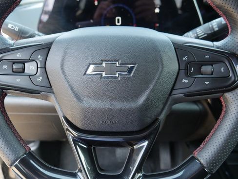 Used 2025 Chevrolet Trax RS image 13