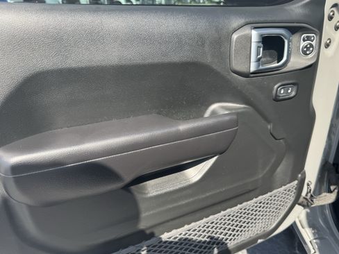 Used 2018 Jeep Wrangler Unlimited Sport S AWD/4WD image 10