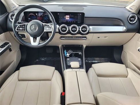 Used 2021 Mercedes-Benz GLB 250 4MATIC image 16
