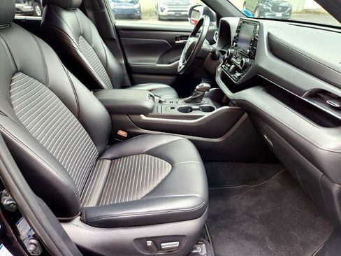 Used 2021 Toyota Highlander XSE image 18