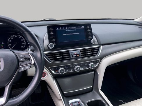Used 2021 Honda Accord Touring image 7