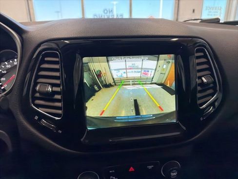 Used 2019 Jeep Compass Limited w/ Safety & Security Group AWD/4WD image 3