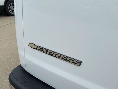 Used 2020 Chevrolet Express 3500 LT w/ LT Preferred Equipment Group RWD image 9