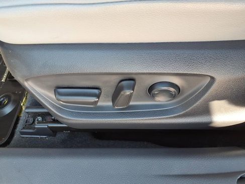 Used 2022 Toyota Camry SE w/ Cold Weather Package image 14