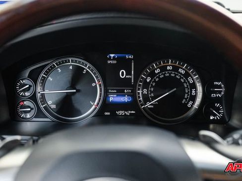 Used 2021 Lexus LX 570 4WD w/ Luxury Package image 9