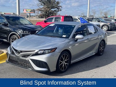 Used 2023 Toyota Camry SE image 4