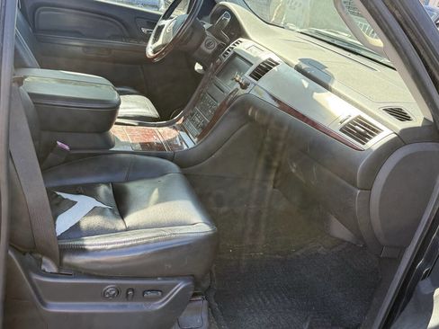 Used 2007 Cadillac Escalade AWD w/ Information Package image 10