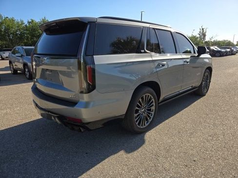 Used 2023 Cadillac Escalade V AWD/4WD image 5
