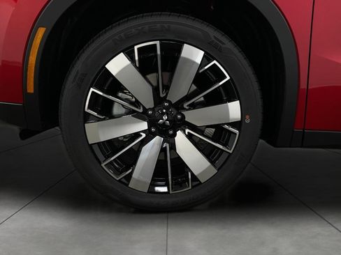 New 2025 Mitsubishi Outlander SE image 12