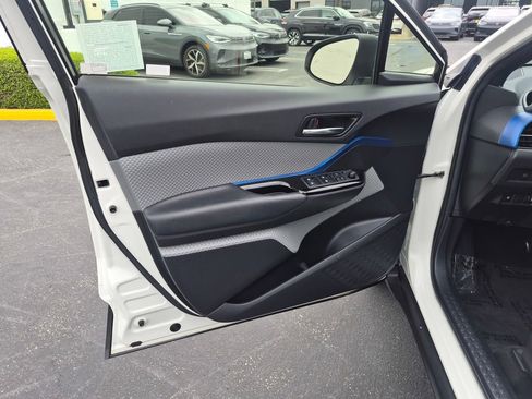 Used 2019 Toyota C-HR XLE FWD image 12