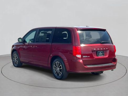 Used 2017 Dodge Grand Caravan SE FWD image 4