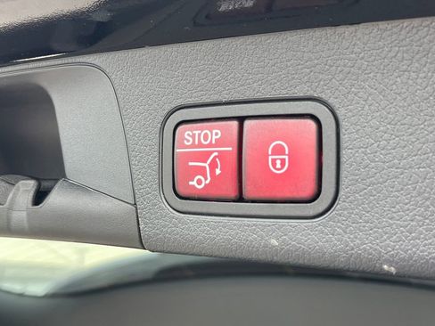 Used 2023 Mercedes-Benz GLB 250 4MATIC image 21