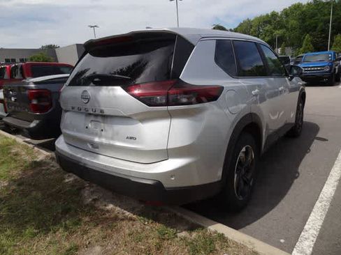 Used 2025 Nissan Rogue SV AWD/4WD image 5
