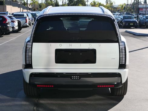 New 2026 Hyundai Ioniq 9 Calligraphy AWD/4WD image 4
