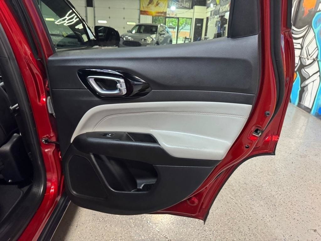 Used 2025 Jeep Compass Limited AWD/4WD image 16