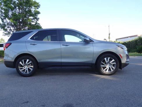 Used 2024 Chevrolet Equinox LT w/ LPO, Floor Liner Package FWD image 4