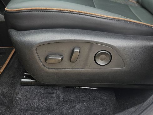 Used 2025 GMC Acadia AT4 AWD/4WD image 28