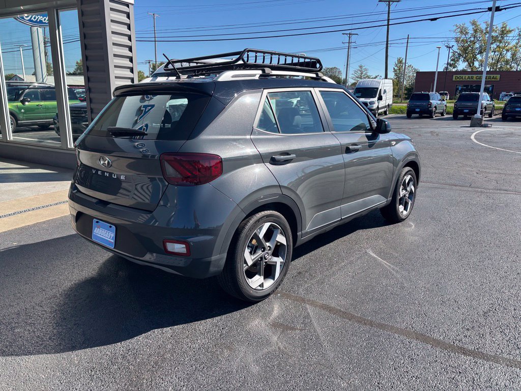 Used 2024 Hyundai Venue Limited FWD image 5