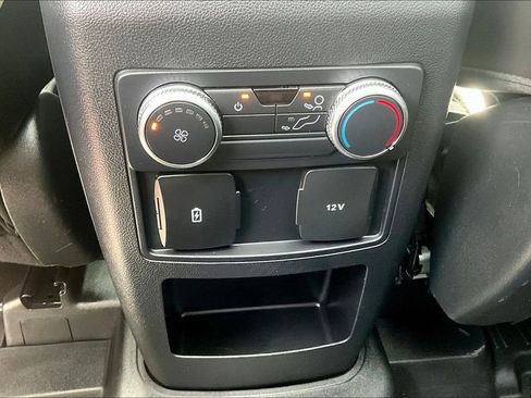 Used 2021 Ford Explorer XLT w/ Equipment Group 202A image 11