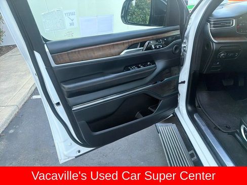Used 2023 Jeep Grand Wagoneer Series II AWD/4WD image 10