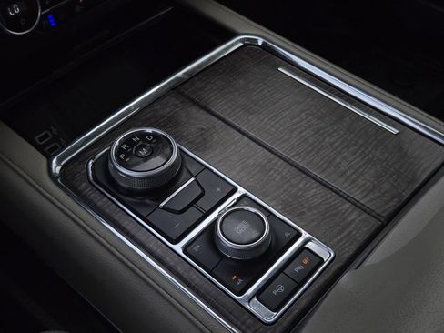 Used 2018 Ford Expedition Limited w/ Equipment Group 301A image 26