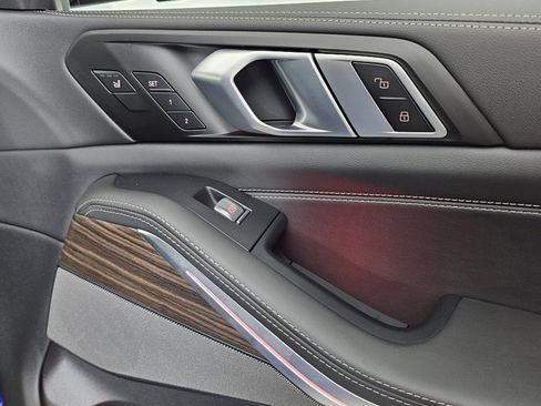 Used 2025 BMW X7 M60i image 20