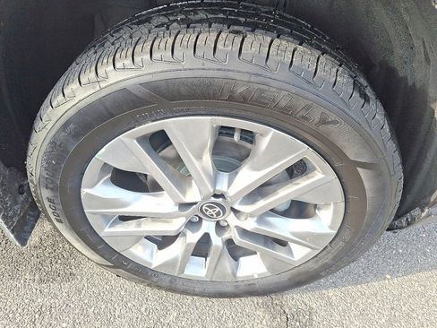 Used 2023 Toyota RAV4 XLE Premium image 9