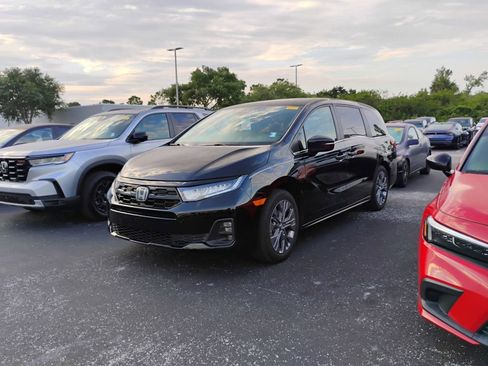 Used 2025 Honda Odyssey Touring image 9