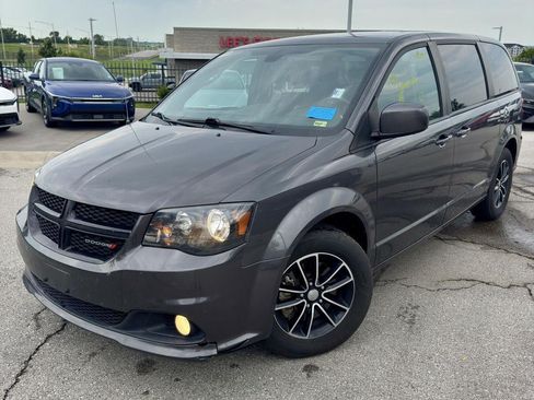 Used 2019 Dodge Grand Caravan SE FWD image 1
