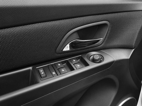 Used 2016 Chevrolet Cruze LT w/ Technology Package FWD image 15