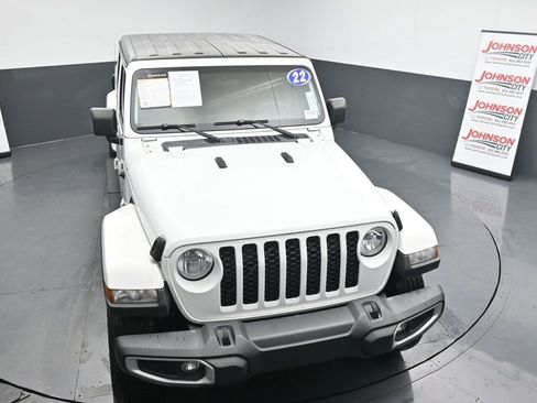 Used 2022 Jeep Gladiator Sport image 25