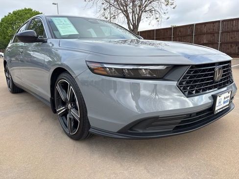 Used 2025 Honda Accord Sport image 2