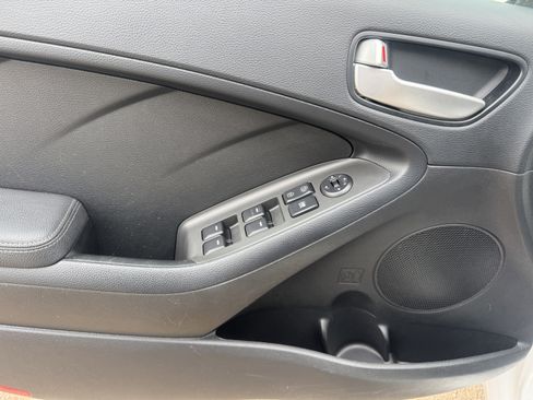 Used 2017 Kia Forte LX w/ LX Popular Package image 9